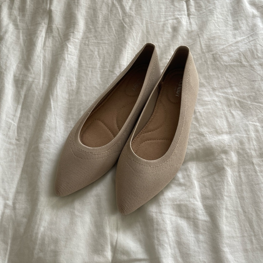 Old Navy Tan Flats Sleek Minimalist Design